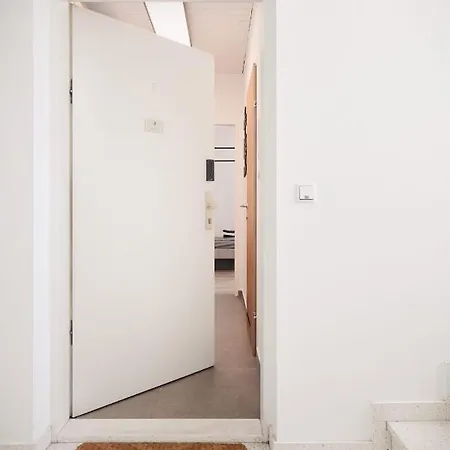Ausg'steckt - Wine Flat - Great Location Modling